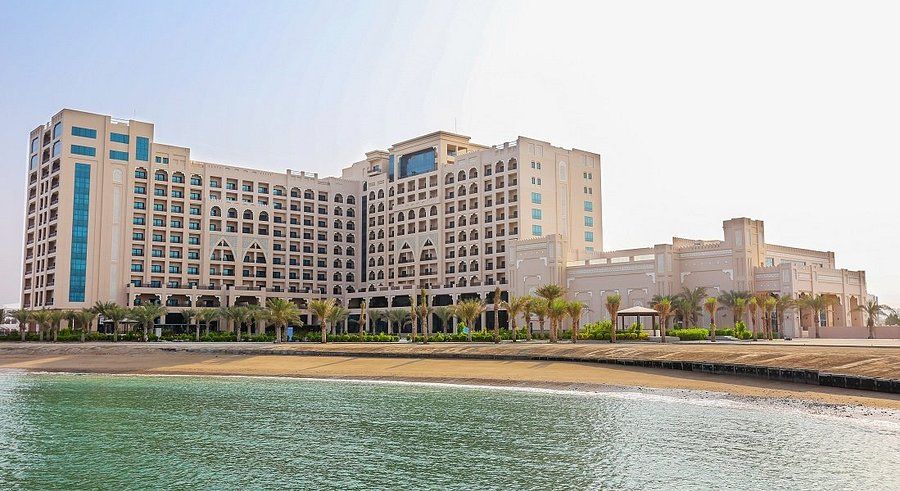 Staycation - 5* Al Bahar Hotel & Resort Fujairah - Breakfast & Private Beach